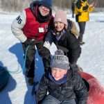 snow-tubing-family-winter-cold